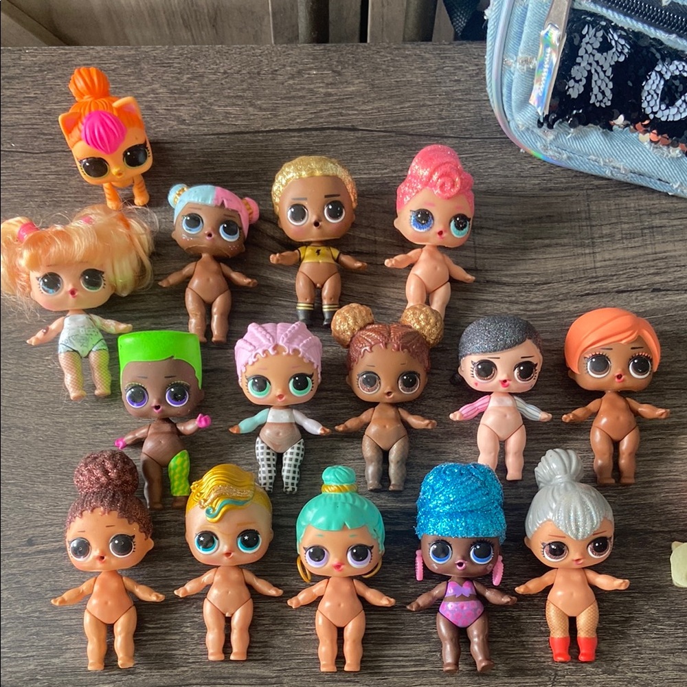 LOL Surprise Dolls Backpack, Figurines and Clothing - Picture 2 of 10